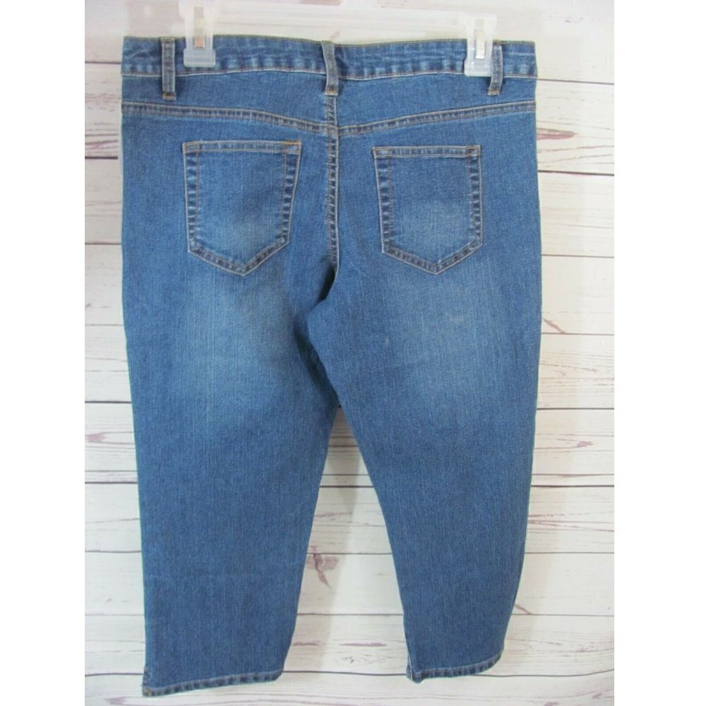 Arizona Jeans Capris Junior's Size 14 (30 x 19) Medium Wash Medium Rise New - Picture 2 of 10